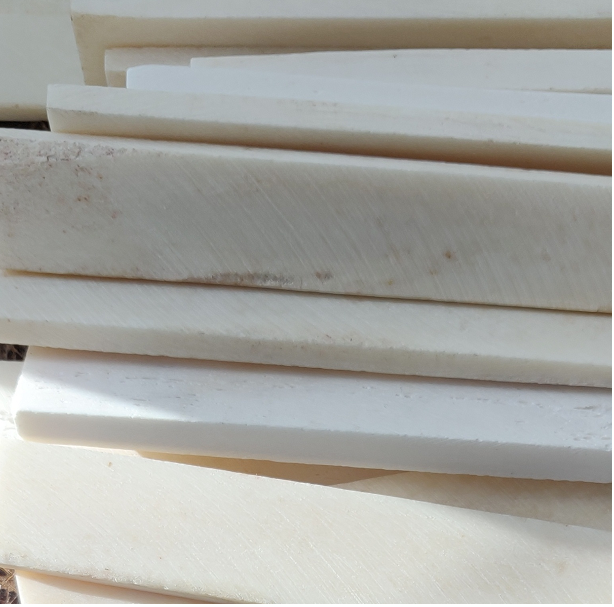 Chutes bauches declasses manche couteau 85x18x5 mmenv en os, 500 g, 20 pcs