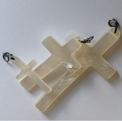 Croix en nacre véritable 70x35 mm, épaisseur 4 mm