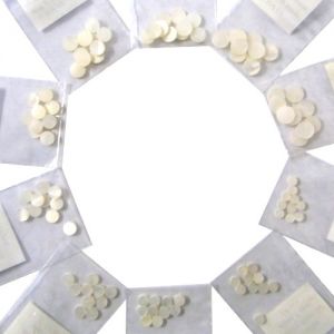 Assortiment de 10x10=100 pastilles nacre blanche, diamtre 4,5mm  9mm