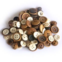 Assortiment boutons en os, teintés, anciens, 100 pcs
